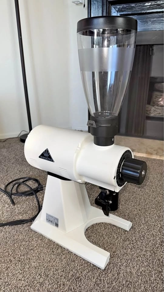 EK-43S（WHITE/60Hz） Mahlkonig EK43S - Coffee Grinder | Pro Coffee Gear