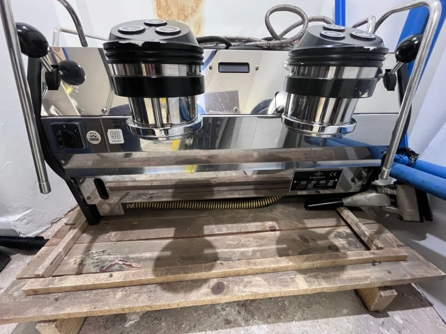 La Marzocco Strada 2AV | 3-phase | Used for 4 years, hasn&#039;t been used for last 2 years.