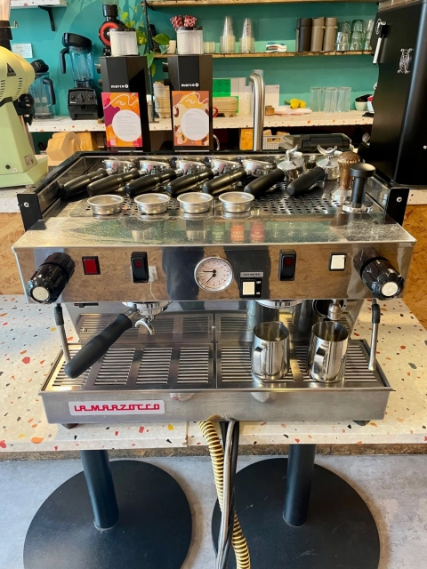 Used in perfect working condition La Marzocco Linea Classic 2-groups Silver manufactured 2016 Portsmouth
