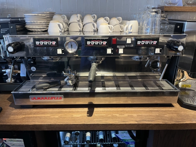 La Marzocca Linea classic 3group silver recently serviced and descaled almost new