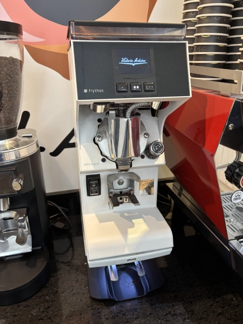 Victoria Arduino Coffee Grinder (Mythos MY85-MYG85) White with puq press stand.