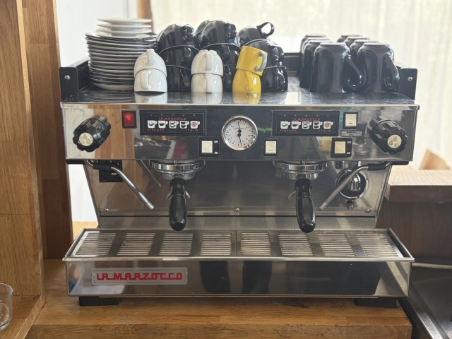 La Marzocco Linea A Model 2AV (twin head) Excellent condition one owner. Recent certificate.