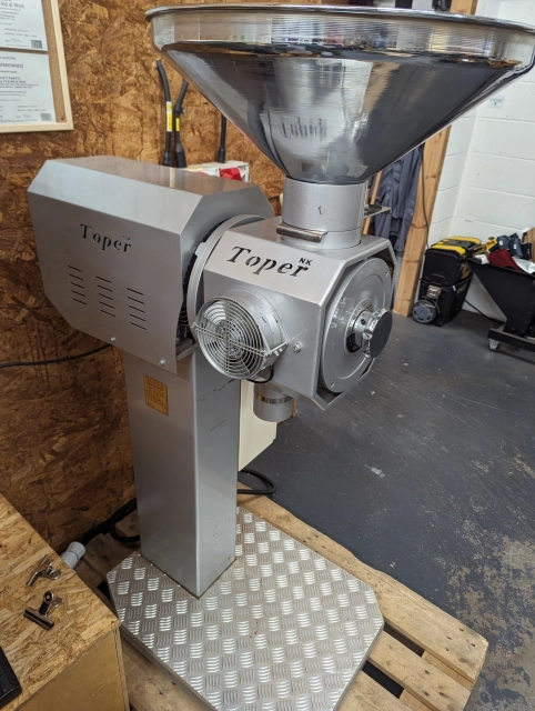 Topper Industrial Type TKS – 36S Unmatched Power for High-Volume Grinding