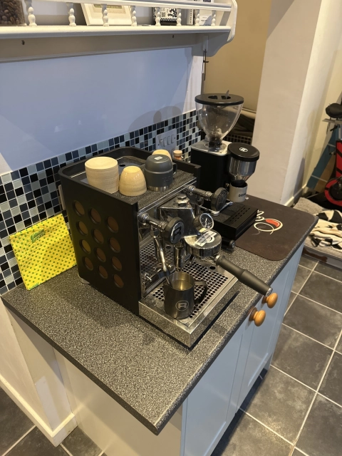 Rocket Espresso Appartamento TCA - New Black/Copper + Giannino Grinder Black